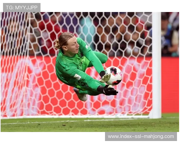 巴黎门将萨福诺夫扑点瞬间，技术动作分解