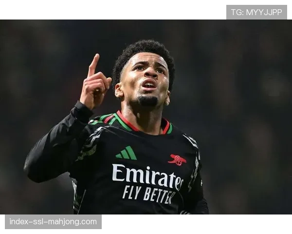 法国警方通报：已逮捕上周末在马赛VS巴黎比赛中投掷杂物的三名客队球迷